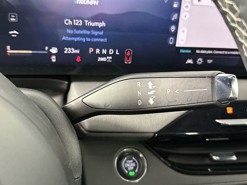 Used 2025 Buick Enclave Sport Touring image 31