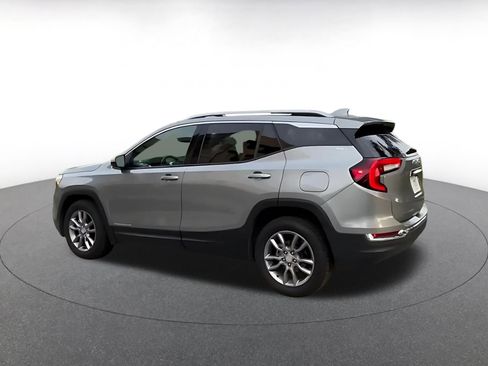 Used 2024 GMC Terrain SLT AWD/4WD image 10