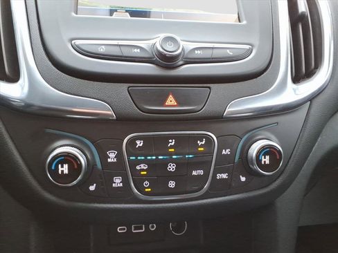 Used 2019 Chevrolet Equinox LT image 19