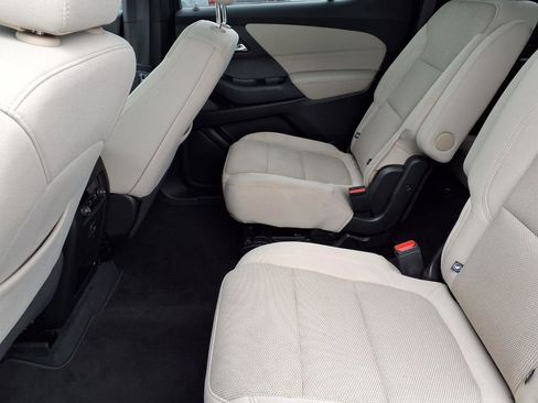 Used 2023 Chevrolet Traverse LT FWD image 10