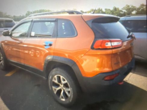 Used 2015 Jeep Cherokee Trailhawk w/ Comfort/Convenience Group AWD/4WD image 4