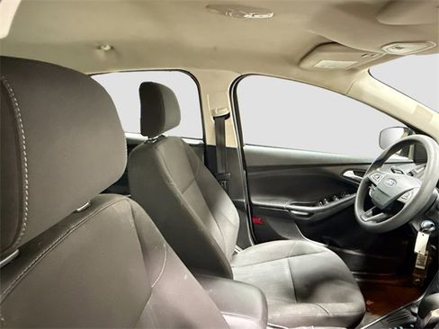 Used 2018 Ford Focus SE image 25