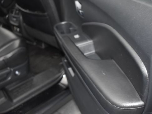 Used 2017 Honda Pilot Touring image 12