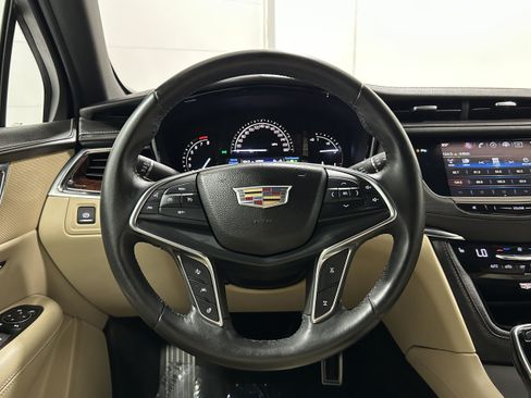 Used 2017 Cadillac XT5 Luxury w/ Driver Awareness Package AWD/4WD image 13