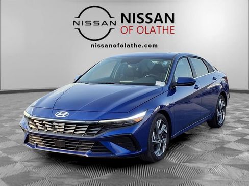 Used 2025 Hyundai Elantra SEL FWD image 1