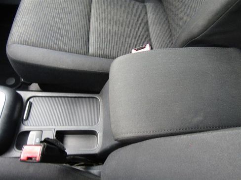 Used 2014 Volkswagen Tiguan S image 18