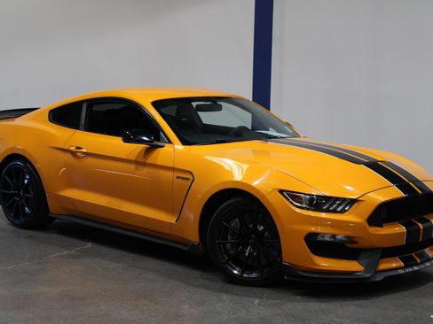 Used 2018 Ford Mustang Shelby GT350 w/ Convenience Package RWD image 2
