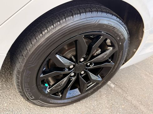 Used 2017 Chevrolet Impala LT image 7