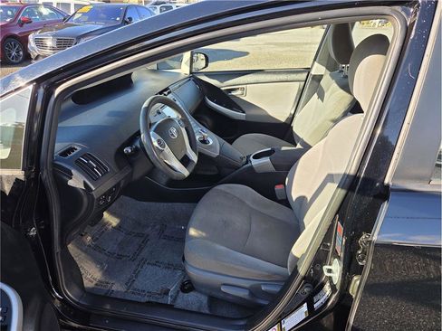 Used 2014 Toyota Prius Four image 14