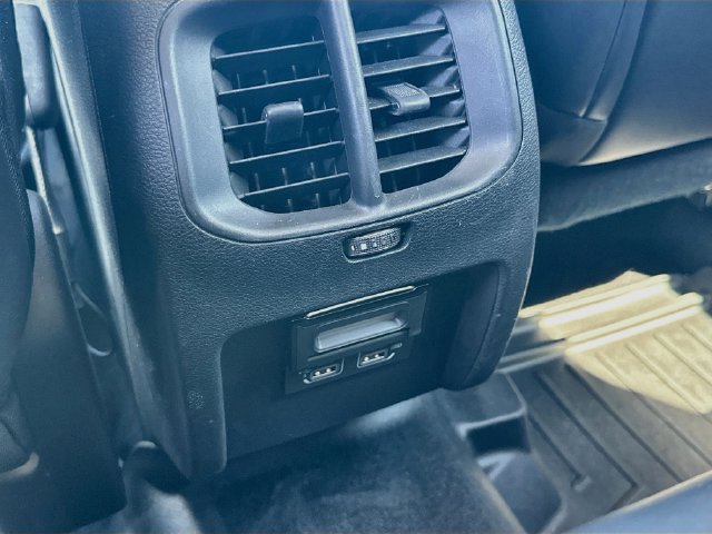 Used 2019 Jeep Cherokee Latitude Plus w/ Trailer Tow Group AWD/4WD image 24