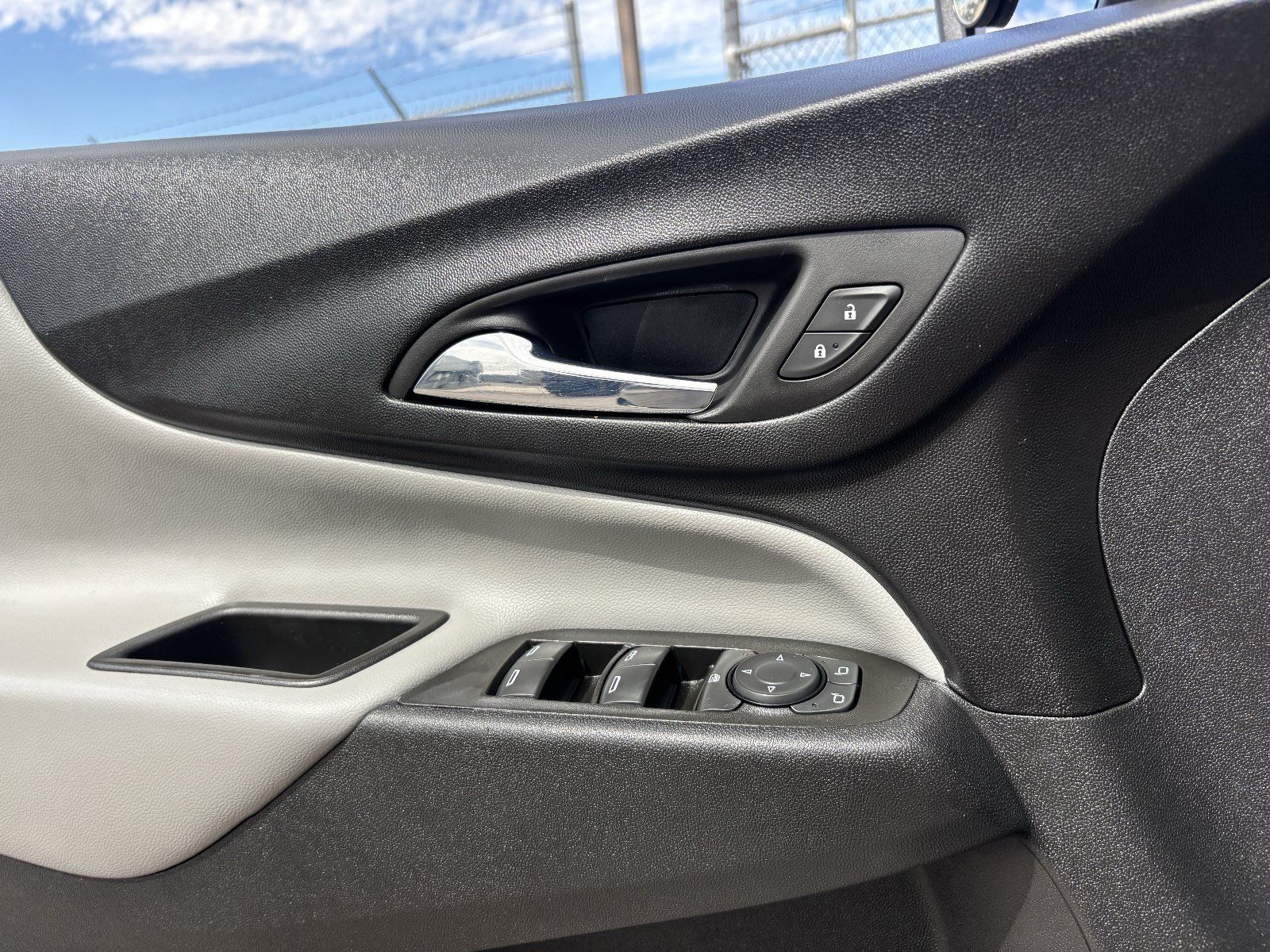 Used 2022 Chevrolet Equinox LS w/ LS Convenience Package FWD image 22