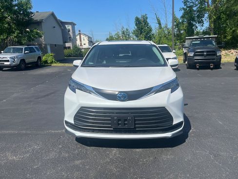 Used 2025 Toyota Sienna XLE FWD image 23