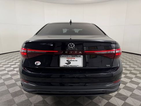 Used 2025 Volkswagen Jetta SE FWD image 9