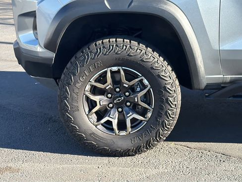 Used 2024 Chevrolet Colorado ZR2 w/ Technology Package image 9