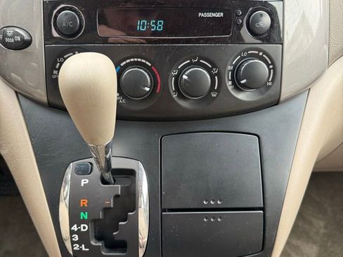 Used 2010 Toyota Sienna LE FWD image 19
