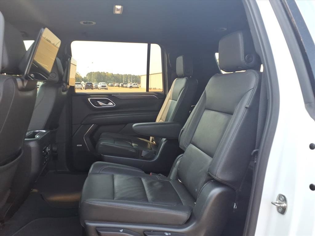 Used 2022 Chevrolet Suburban LT w/ Luxury Package AWD/4WD image 23