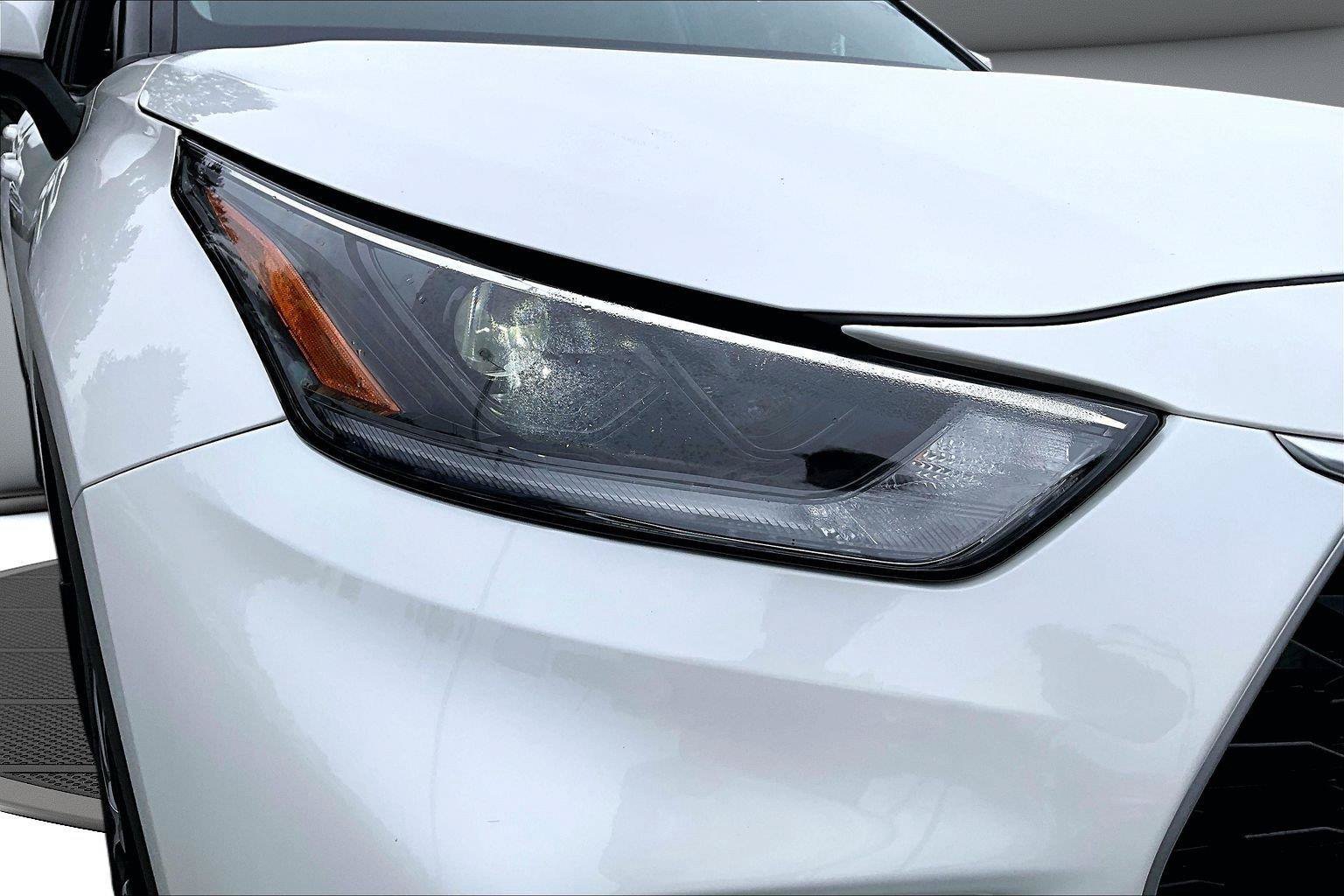 Used 2021 Toyota Highlander XLE AWD/4WD image 33
