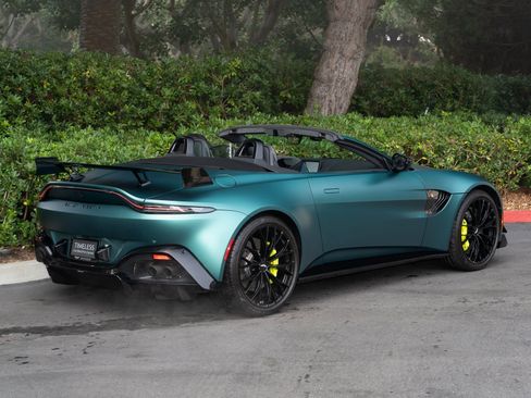 Used 2023 Aston Martin V8 Vantage Roadster image 4