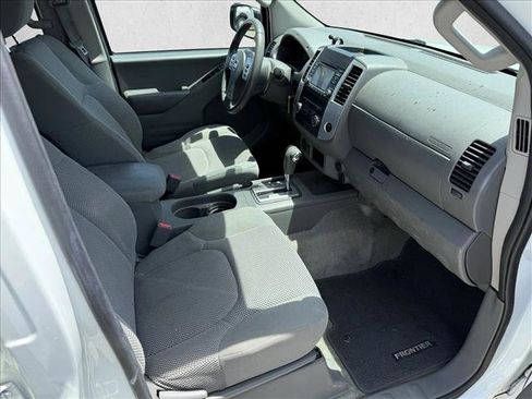 Used 2016 Nissan Frontier SV RWD image 17