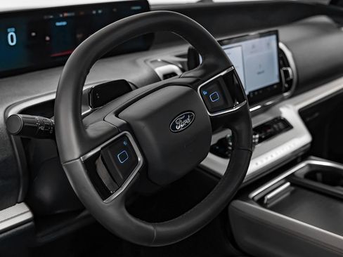 Used 2025 Ford Expedition Max Active AWD/4WD image 18