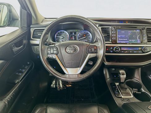 Used 2014 Toyota Highlander XLE image 22