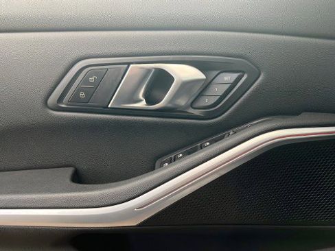 Used 2025 BMW 330i Sedan image 12