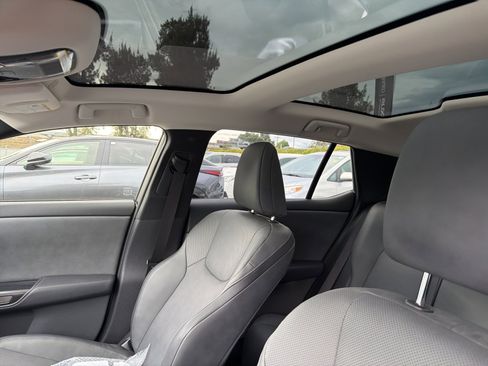 Used 2025 Lexus RZ 300e image 9