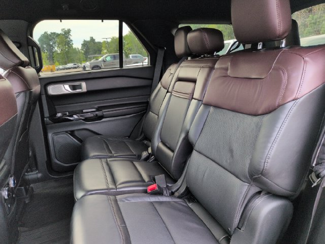 Certified 2023 Ford Explorer Platinum w/ Technology Package AWD/4WD image 27
