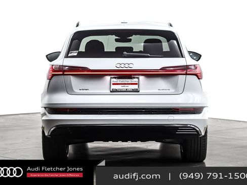 Used 2022 Audi e-tron Premium w/ Convenience Plus Package image 4