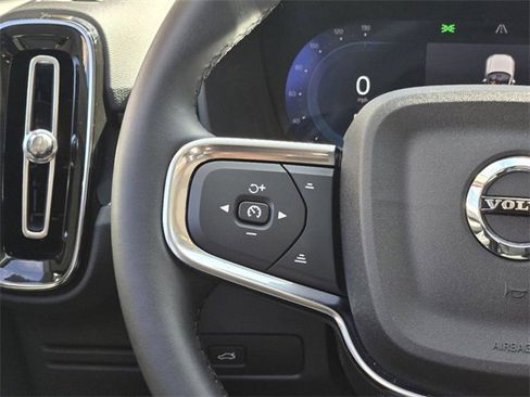 Certified 2025 Volvo XC40 B5 Core w/ Protection Package Premier image 29