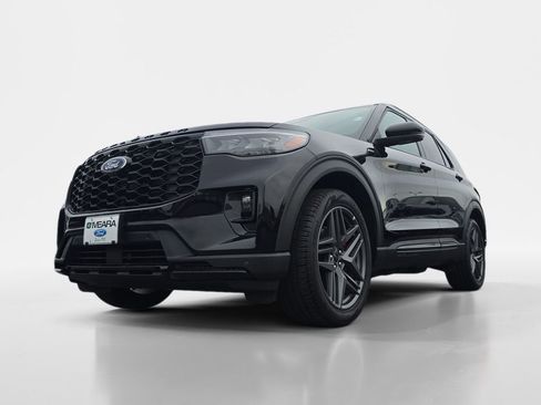 Used 2025 Ford Explorer ST-Line w/ Premium Package image 26