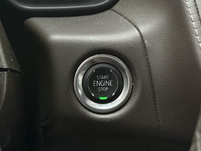 Used 2024 Chevrolet Suburban LT RWD image 22
