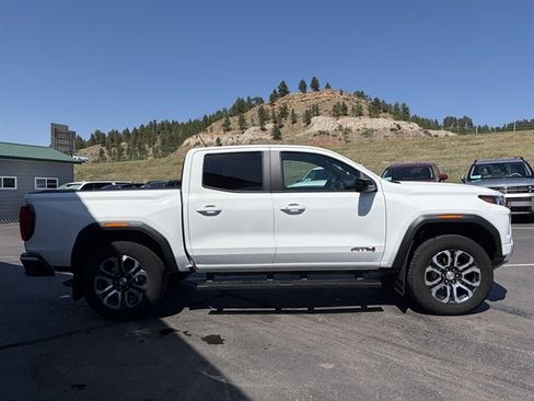 Used 2024 GMC Canyon AT4 w/ Canyon Safety Plus Package AWD/4WD image 8