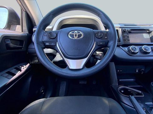 Used 2018 Toyota RAV4 LE FWD image 6
