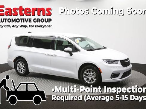 Used 2023 Chrysler Pacifica Touring-L FWD image 49