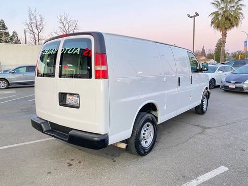 Used 2016 Chevrolet Express 2500 image 3