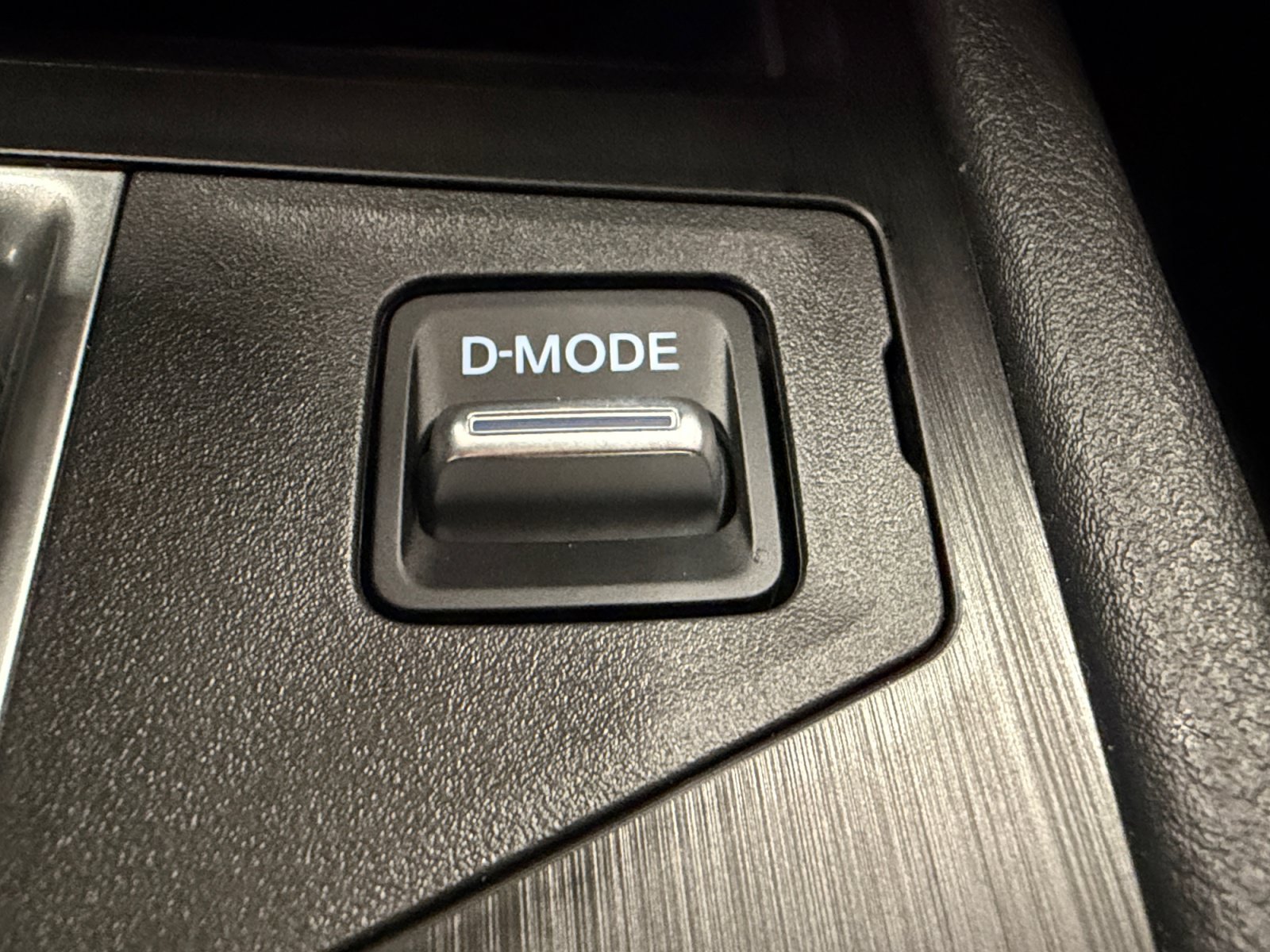 Used 2025 Nissan Kicks SV FWD image 38