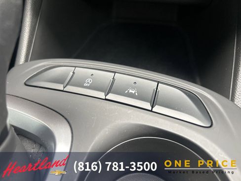 Used 2025 Buick Envista Preferred image 32