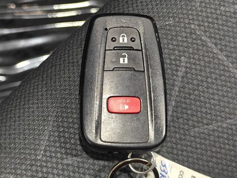 Used 2025 Toyota RAV4 XLE AWD/4WD image 11