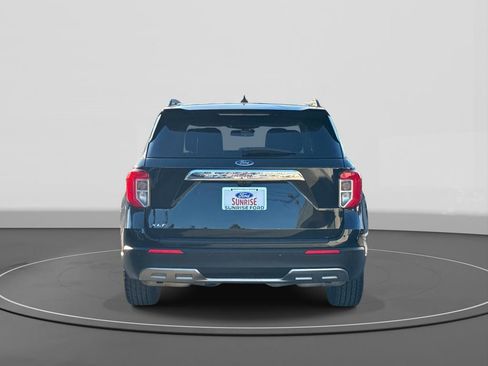 Used 2022 Ford Explorer XLT w/ Equipment Group 202A image 7