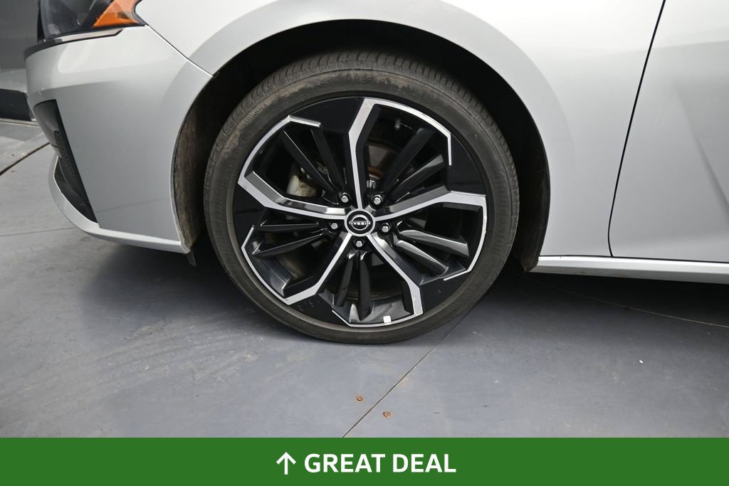 Used 2024 Nissan Altima 2.5 SR FWD image 14