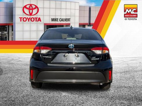 Used 2024 Toyota Corolla LE FWD image 4