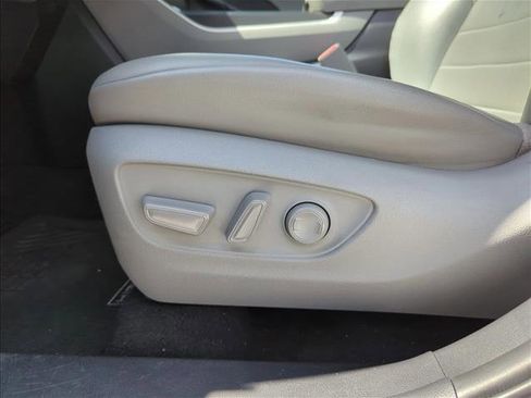 Used 2021 Toyota Highlander XLE image 13