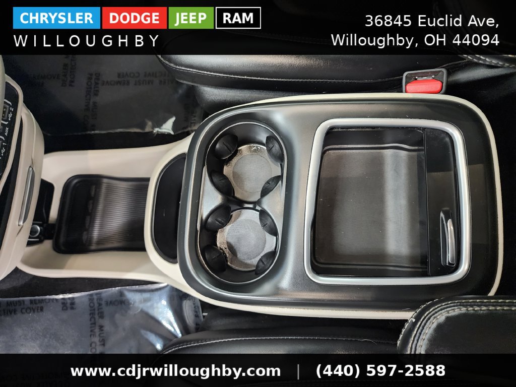 Used 2024 Chrysler Pacifica Touring-L FWD image 22