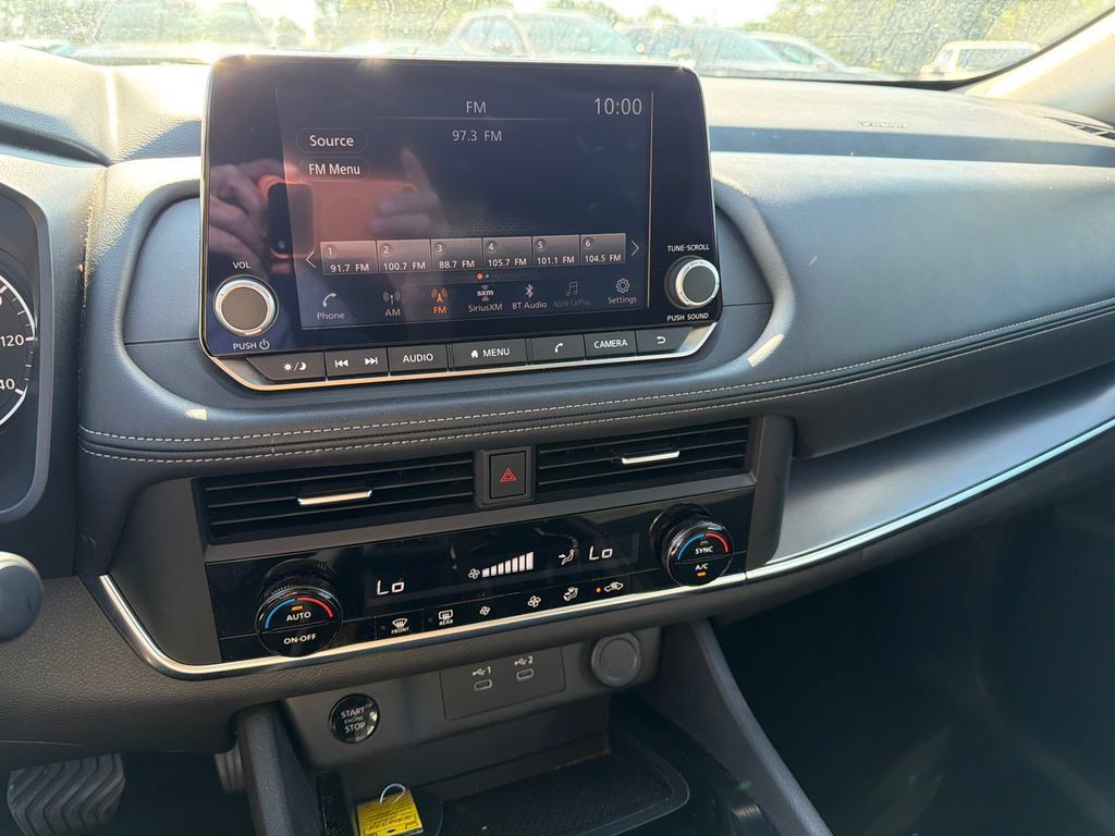 Used 2025 Nissan Rogue SV FWD image 28