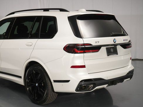 Used 2025 BMW X7 M60i image 25