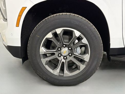 New 2026 Chevrolet Suburban LT w/ Comfort Package AWD/4WD image 33