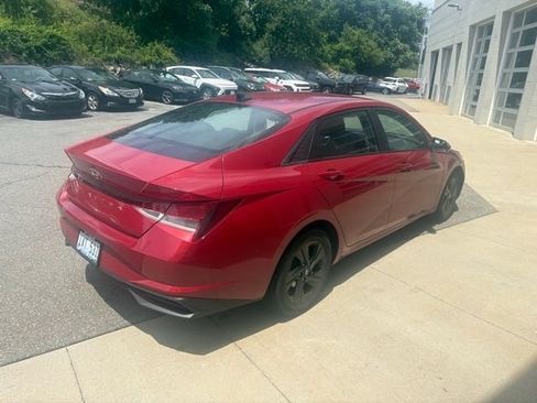 Used 2021 Hyundai Elantra SEL FWD image 4