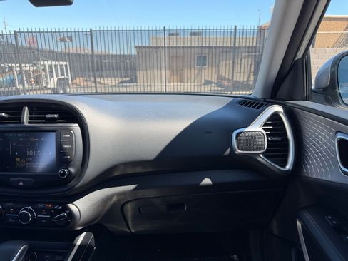 Used 2025 Kia Soul LX w/ LX Technology Package FWD image 33