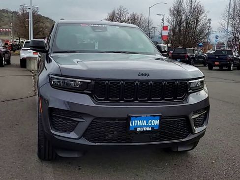 New 2025 Jeep Grand Cherokee Altitude image 3